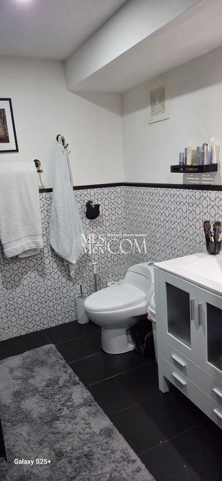 Luxury Furnished 3-Bedroom Home Near K38 with High Ceilings, Balcony & 9 Beds | Sleeps Up to 14 Guests